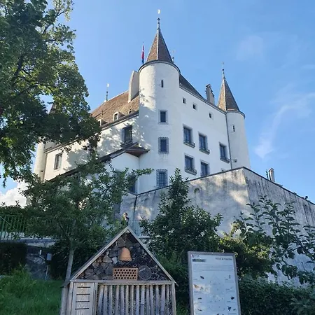Entre Monts Et Court Et Moyen *