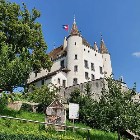 Appartement Entre Monts Et Court Et Moyen *