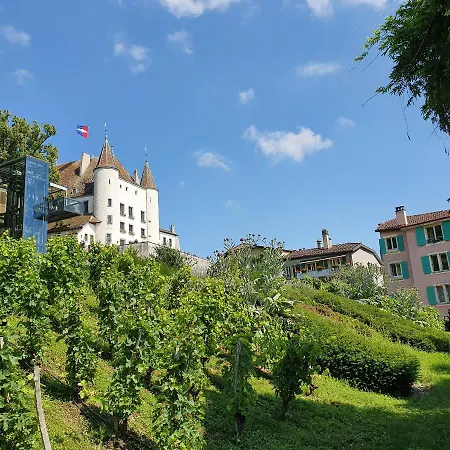 Entre Monts Et Court Et Moyen Nyon