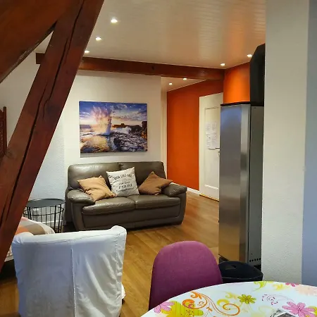 Appartement Entre Monts Et Court Et Moyen